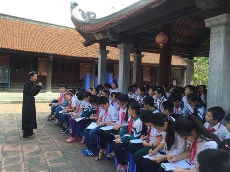 Trường Tiểu học Đức Giang tổ chức cho học sinh đi  thăm quan di tích lịch sử Đình Thanh Am và Đình Phúc Xá  